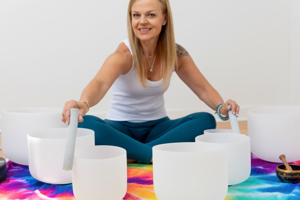 A yogi performs a sound bath.